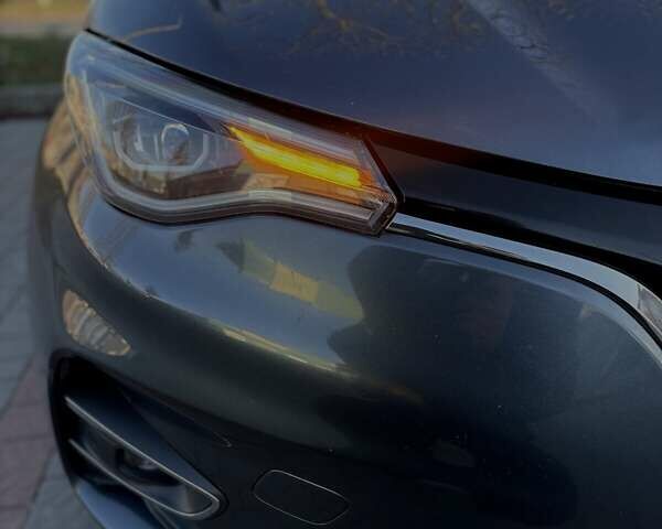 Серый Рено Зое, объемом двигателя 0 л и пробегом 59 тыс. км за 13800 $, фото 1 на Automoto.ua