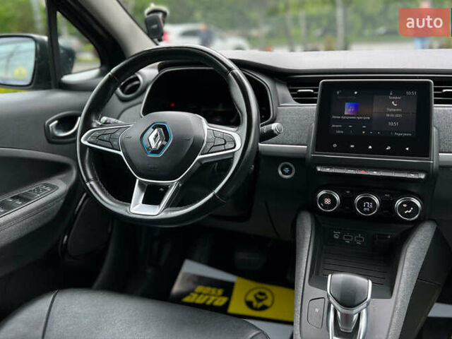 Серый Рено Зое, объемом двигателя 0 л и пробегом 81 тыс. км за 12600 $, фото 12 на Automoto.ua