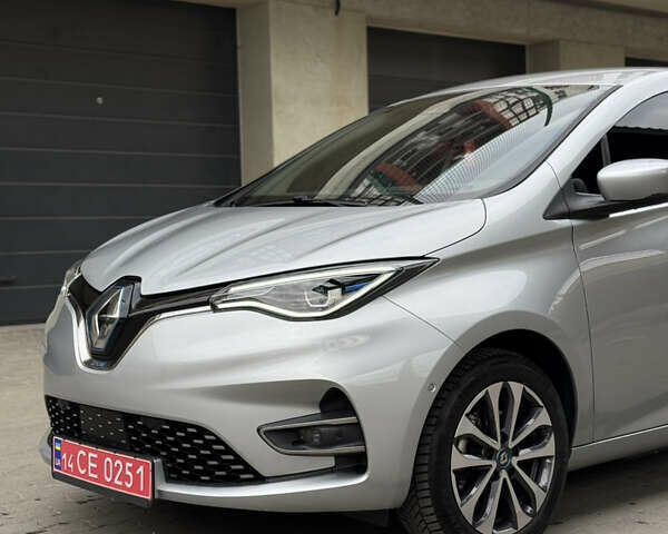 Серый Рено Зое, объемом двигателя 0 л и пробегом 89 тыс. км за 12999 $, фото 41 на Automoto.ua
