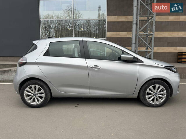 Серый Рено Зое, объемом двигателя 0 л и пробегом 4 тыс. км за 13700 $, фото 3 на Automoto.ua