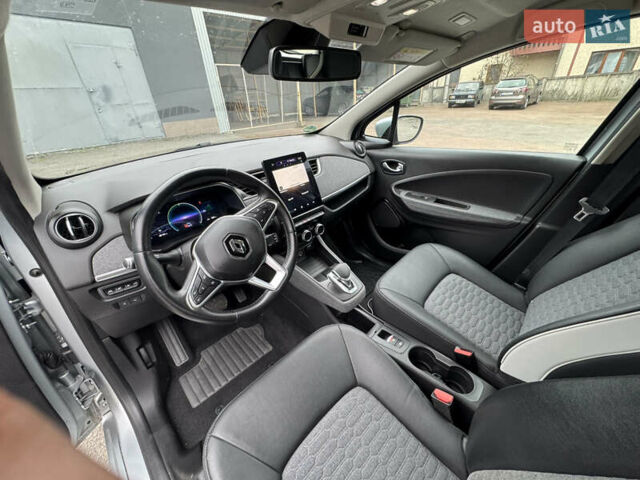 Серый Рено Зое, объемом двигателя 0 л и пробегом 4 тыс. км за 13700 $, фото 34 на Automoto.ua