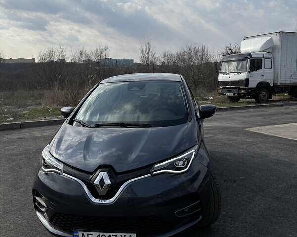 Серый Рено Зое, объемом двигателя 0 л и пробегом 56 тыс. км за 13800 $, фото 1 на Automoto.ua