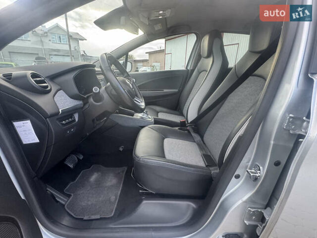 Серый Рено Зое, объемом двигателя 0 л и пробегом 130 тыс. км за 13350 $, фото 43 на Automoto.ua