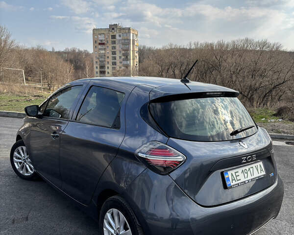 Серый Рено Зое, объемом двигателя 0 л и пробегом 56 тыс. км за 13800 $, фото 8 на Automoto.ua