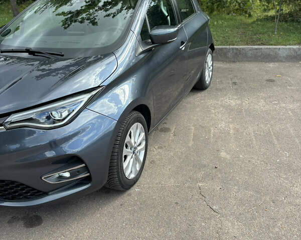 Серый Рено Зое, объемом двигателя 0 л и пробегом 43 тыс. км за 12500 $, фото 10 на Automoto.ua