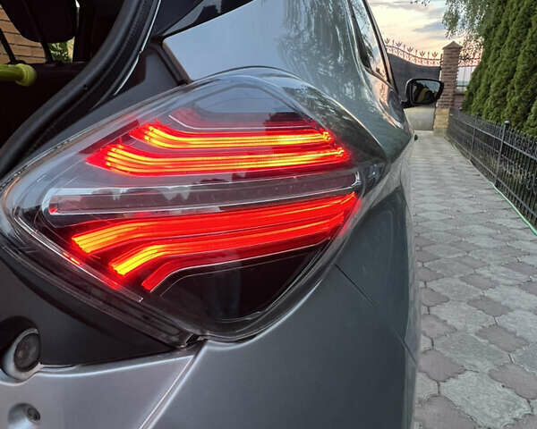 Серый Рено Зое, объемом двигателя 0 л и пробегом 87 тыс. км за 14200 $, фото 7 на Automoto.ua