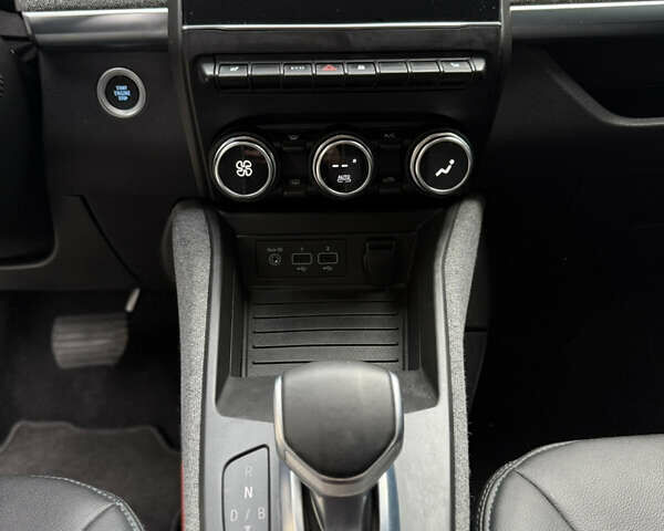Серый Рено Зое, объемом двигателя 0 л и пробегом 89 тыс. км за 12999 $, фото 37 на Automoto.ua