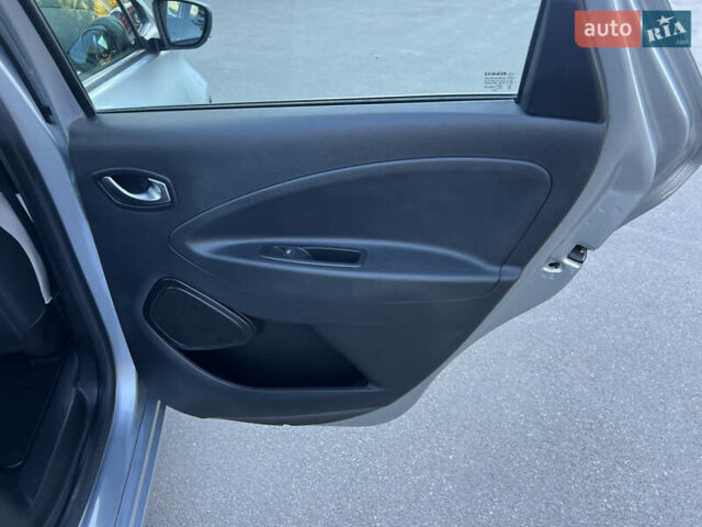 Сірий Рено Зое, об'ємом двигуна 0 л та пробігом 4 тис. км за 12900 $, фото 20 на Automoto.ua
