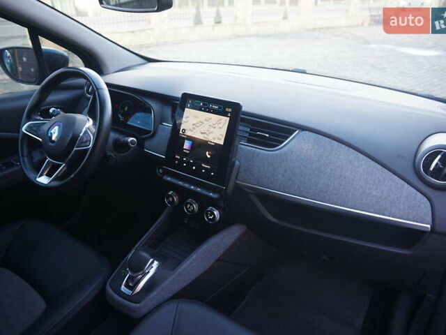 Серый Рено Зое, объемом двигателя 0 л и пробегом 174 тыс. км за 12000 $, фото 41 на Automoto.ua