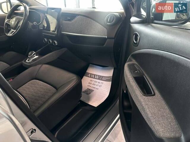 Серый Рено Зое, объемом двигателя 0 л и пробегом 124 тыс. км за 11200 $, фото 37 на Automoto.ua