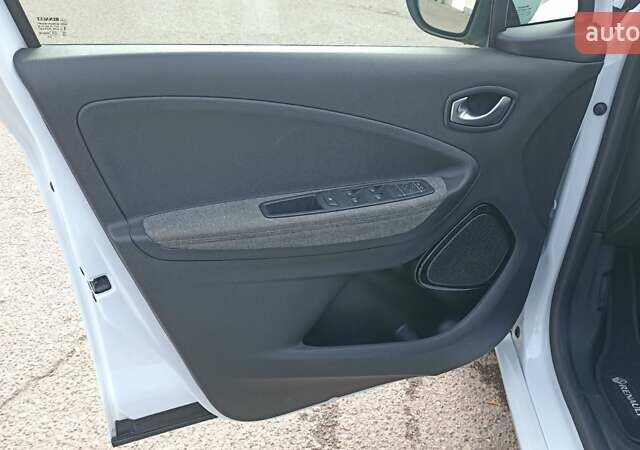 Сірий Рено Зое, об'ємом двигуна 0 л та пробігом 61 тис. км за 11499 $, фото 25 на Automoto.ua