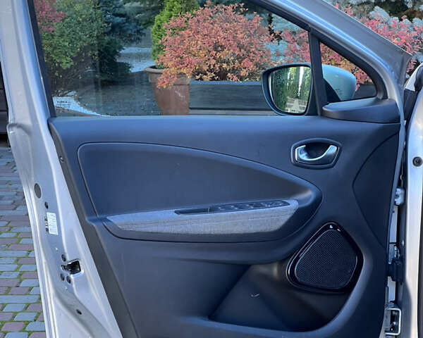 Сірий Рено Зое, об'ємом двигуна 0 л та пробігом 99 тис. км за 13400 $, фото 12 на Automoto.ua