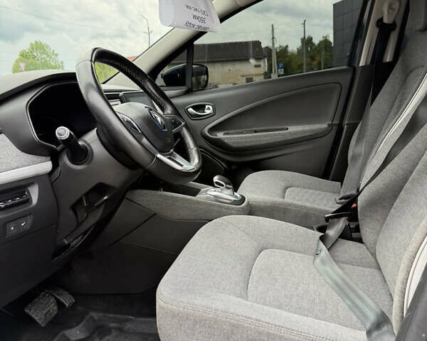 Серый Рено Зое, объемом двигателя 0 л и пробегом 125 тыс. км за 11700 $, фото 24 на Automoto.ua