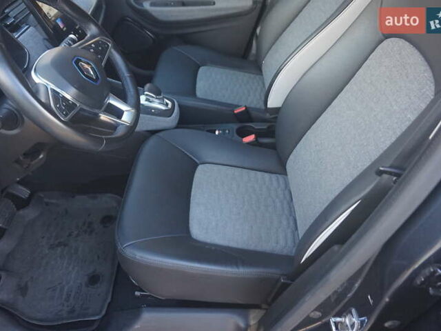 Серый Рено Зое, объемом двигателя 0 л и пробегом 174 тыс. км за 12000 $, фото 26 на Automoto.ua