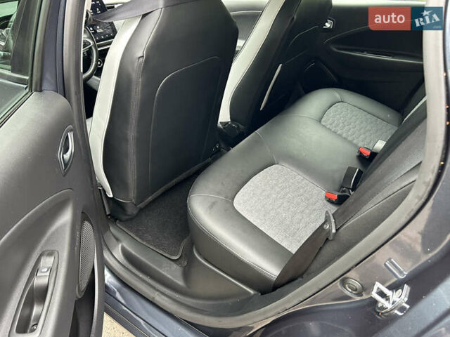 Серый Рено Зое, объемом двигателя 0 л и пробегом 16 тыс. км за 14800 $, фото 17 на Automoto.ua