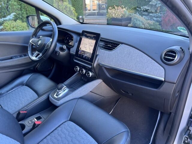 Серый Рено Зое, объемом двигателя 0 л и пробегом 100 тыс. км за 317 $, фото 5 на Automoto.ua