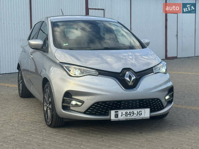 Серый Рено Зое, объемом двигателя 0 л и пробегом 130 тыс. км за 13350 $, фото 40 на Automoto.ua