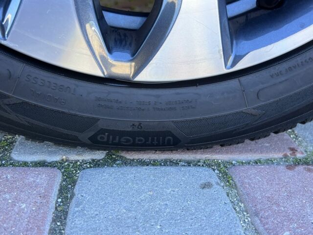 Серый Рено Зое, объемом двигателя 0 л и пробегом 100 тыс. км за 317 $, фото 11 на Automoto.ua