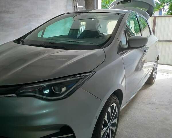 Серый Рено Зое, объемом двигателя 0 л и пробегом 78 тыс. км за 13000 $, фото 16 на Automoto.ua