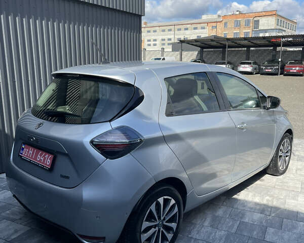 Серый Рено Зое, объемом двигателя 0 л и пробегом 114 тыс. км за 13000 $, фото 2 на Automoto.ua