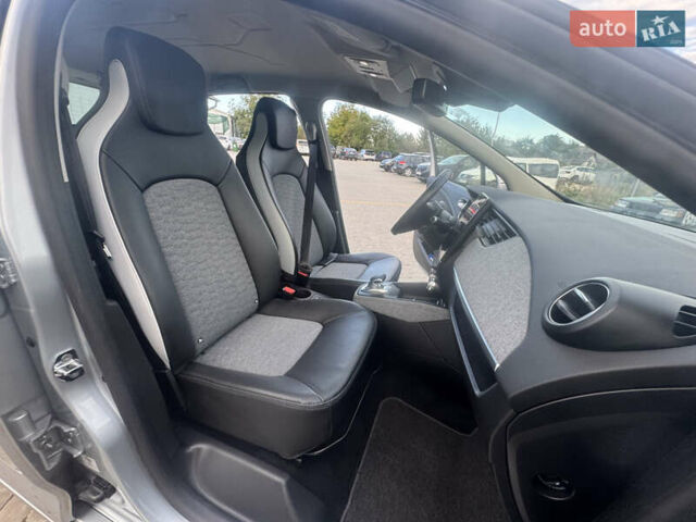 Серый Рено Зое, объемом двигателя 0 л и пробегом 130 тыс. км за 13350 $, фото 63 на Automoto.ua