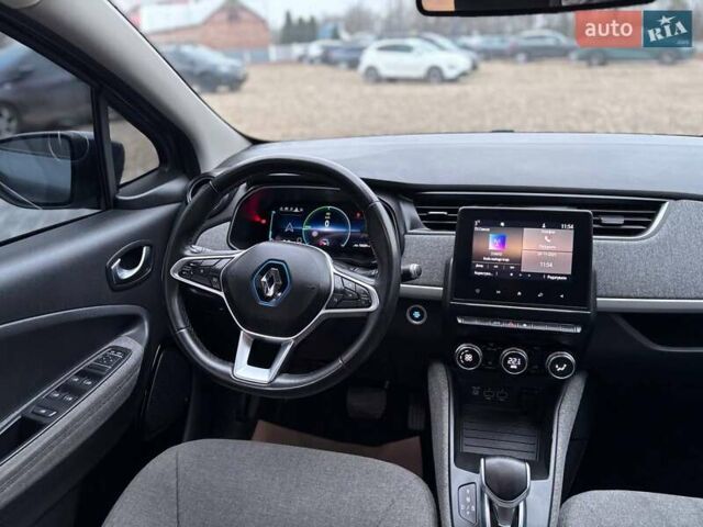 Серый Рено Зое, объемом двигателя 0 л и пробегом 153 тыс. км за 11799 $, фото 16 на Automoto.ua