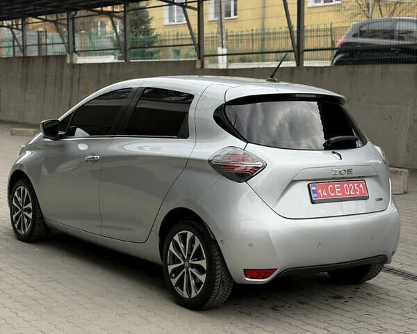 Серый Рено Зое, объемом двигателя 0 л и пробегом 89 тыс. км за 12999 $, фото 11 на Automoto.ua