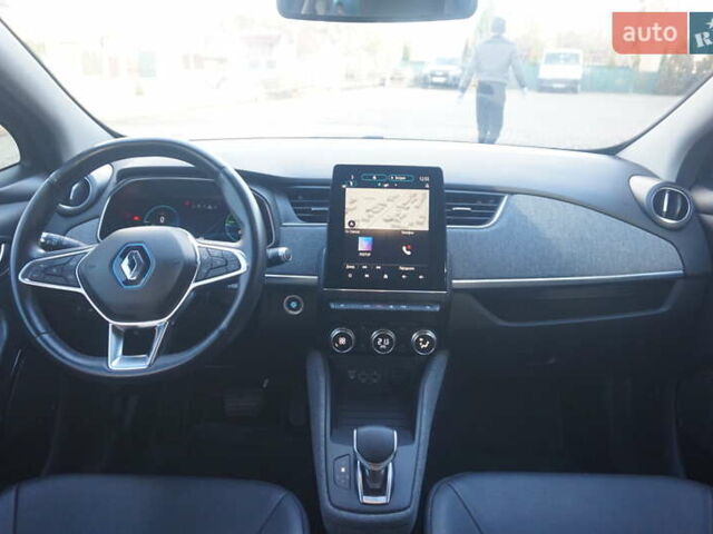 Серый Рено Зое, объемом двигателя 0 л и пробегом 174 тыс. км за 12000 $, фото 49 на Automoto.ua