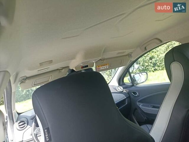 Серый Рено Зое, объемом двигателя 0 л и пробегом 68 тыс. км за 13800 $, фото 13 на Automoto.ua