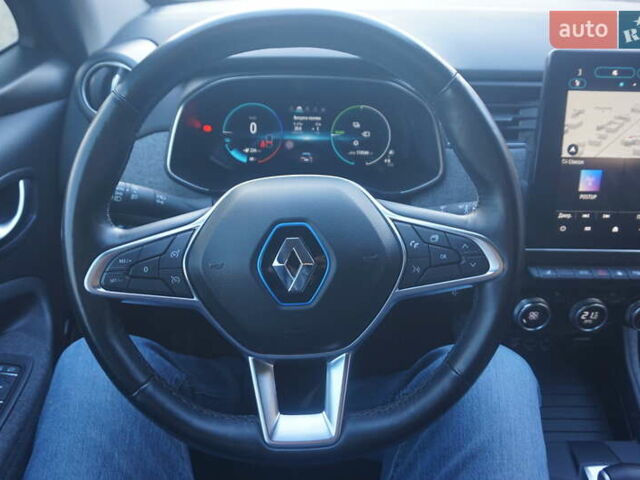 Серый Рено Зое, объемом двигателя 0 л и пробегом 174 тыс. км за 12000 $, фото 28 на Automoto.ua