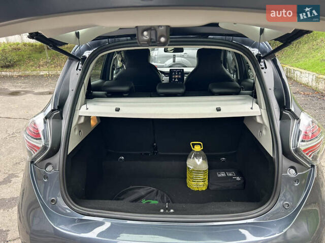 Серый Рено Зое, объемом двигателя 0 л и пробегом 16 тыс. км за 14800 $, фото 25 на Automoto.ua