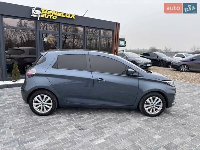 Серый Рено Зое, объемом двигателя 0 л и пробегом 153 тыс. км за 11799 $, фото 7 на Automoto.ua