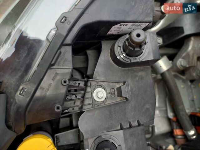 Серый Рено Зое, объемом двигателя 0 л и пробегом 36 тыс. км за 12950 $, фото 39 на Automoto.ua