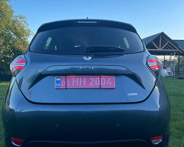 Серый Рено Зое, объемом двигателя 0 л и пробегом 68 тыс. км за 12500 $, фото 2 на Automoto.ua