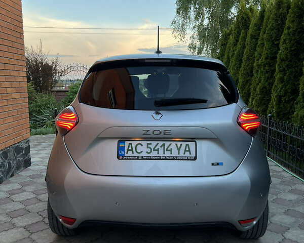Серый Рено Зое, объемом двигателя 0 л и пробегом 87 тыс. км за 14200 $, фото 4 на Automoto.ua