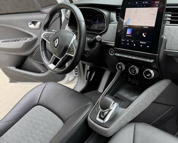 Серый Рено Зое, объемом двигателя 0 л и пробегом 89 тыс. км за 12999 $, фото 24 на Automoto.ua