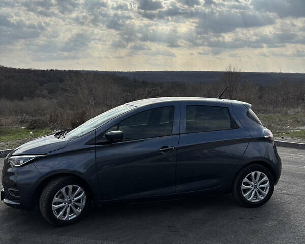 Серый Рено Зое, объемом двигателя 0 л и пробегом 56 тыс. км за 13800 $, фото 9 на Automoto.ua