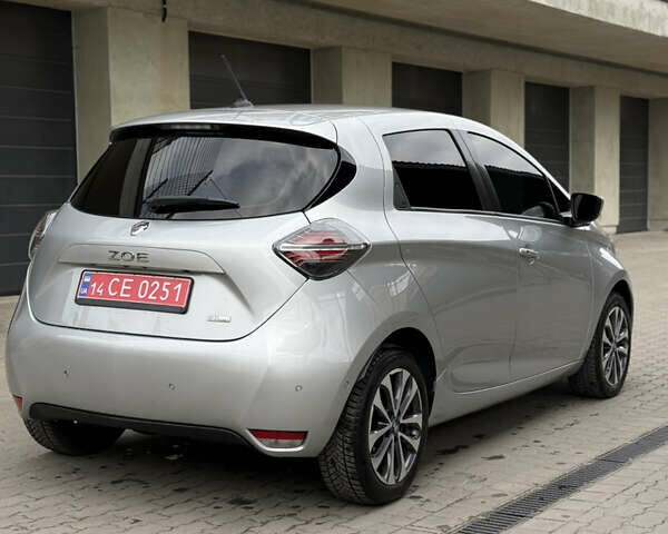 Серый Рено Зое, объемом двигателя 0 л и пробегом 89 тыс. км за 12999 $, фото 13 на Automoto.ua