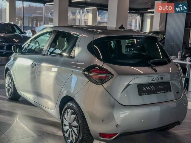 Серый Рено Зое, объемом двигателя 0 л и пробегом 124 тыс. км за 11200 $, фото 10 на Automoto.ua