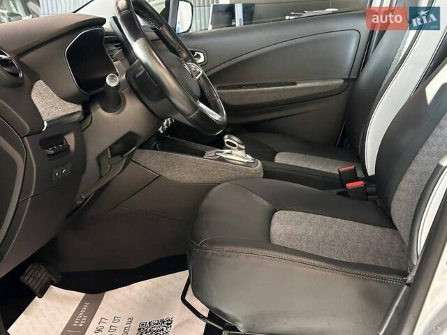 Серый Рено Зое, объемом двигателя 0 л и пробегом 124 тыс. км за 11200 $, фото 17 на Automoto.ua