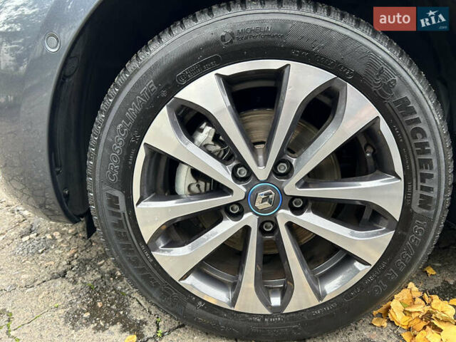 Серый Рено Зое, объемом двигателя 0 л и пробегом 16 тыс. км за 14800 $, фото 38 на Automoto.ua