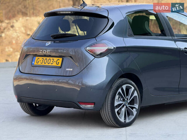 Серый Рено Зое, объемом двигателя 0 л и пробегом 76 тыс. км за 13450 $, фото 5 на Automoto.ua