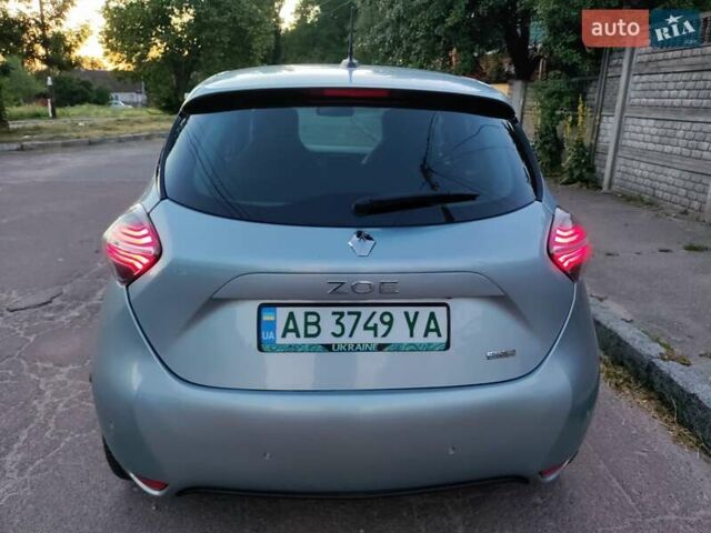 Серый Рено Зое, объемом двигателя 0 л и пробегом 78 тыс. км за 13000 $, фото 5 на Automoto.ua