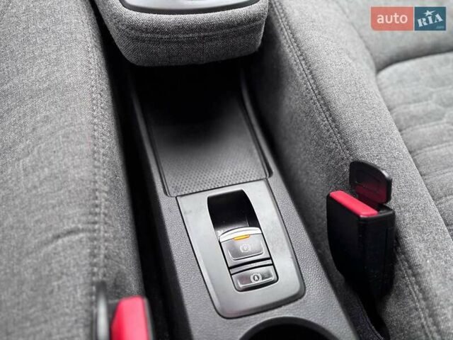 Серый Рено Зое, объемом двигателя 0 л и пробегом 153 тыс. км за 11799 $, фото 20 на Automoto.ua