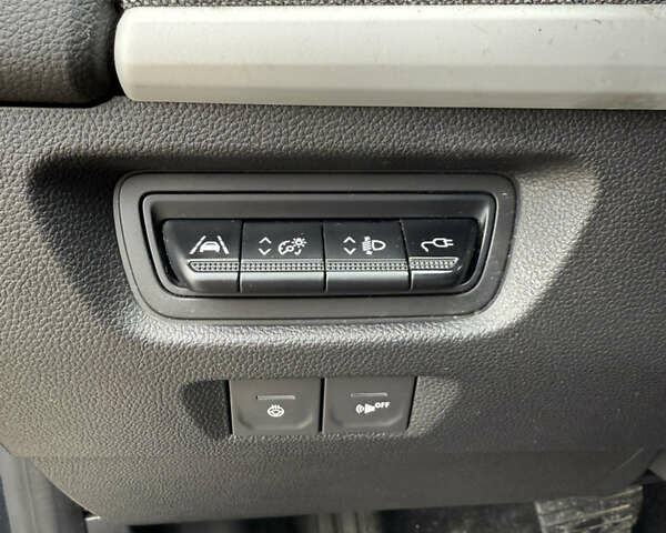 Серый Рено Зое, объемом двигателя 0 л и пробегом 125 тыс. км за 11700 $, фото 20 на Automoto.ua