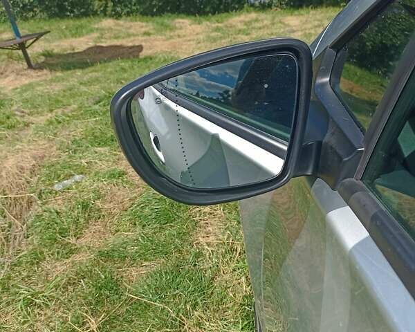 Серый Рено Зое, объемом двигателя 0 л и пробегом 68 тыс. км за 13800 $, фото 9 на Automoto.ua