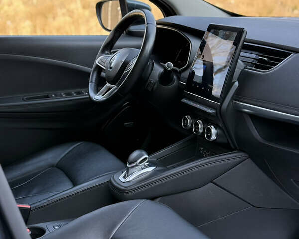 Серый Рено Зое, объемом двигателя 0 л и пробегом 76 тыс. км за 13450 $, фото 17 на Automoto.ua