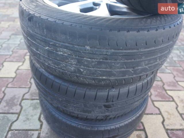 Серый Рено Зое, объемом двигателя 0 л и пробегом 174 тыс. км за 12000 $, фото 71 на Automoto.ua