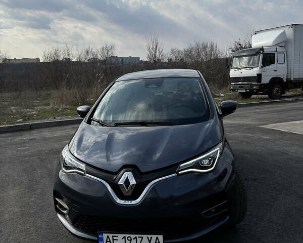 Серый Рено Зое, объемом двигателя 0 л и пробегом 56 тыс. км за 13800 $, фото 2 на Automoto.ua
