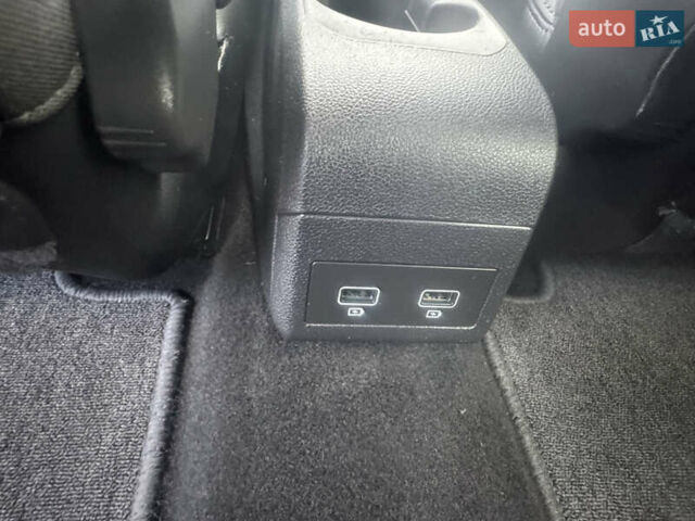 Серый Рено Зое, объемом двигателя 0 л и пробегом 130 тыс. км за 13350 $, фото 53 на Automoto.ua